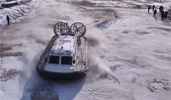 水上跨国公交来了！坐气垫船5分钟可直达俄罗斯