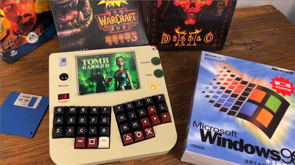 情怀满满梦回1998！玩家打造Windows 98掌机PC