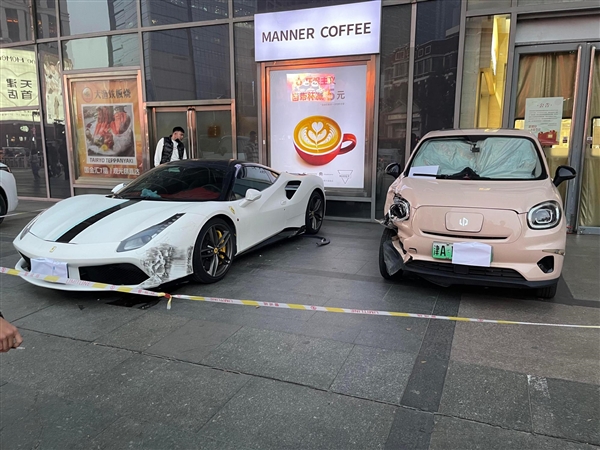 含一辆法拉利488！62岁大妈开车误操作连撞多车：官方通报
