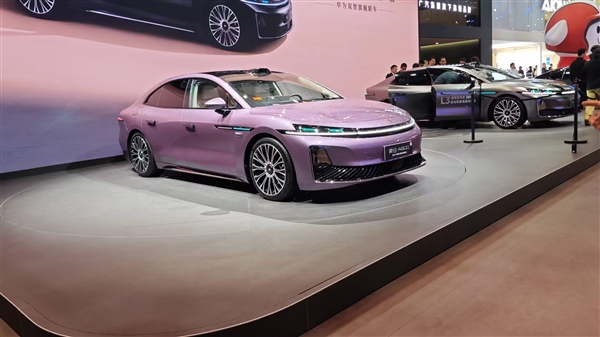 一键变尊贵四座！广汽昊铂A800内饰公布：全球首创2+1变形座椅