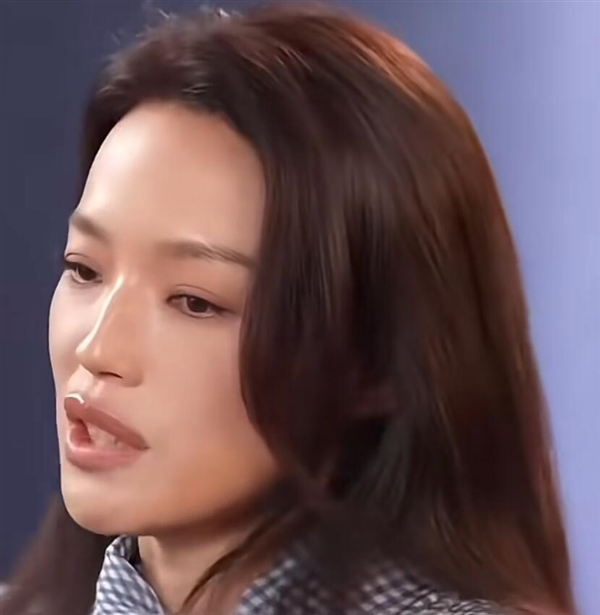 导演王晶曝舒淇息影内幕：一化妆面部就红肿