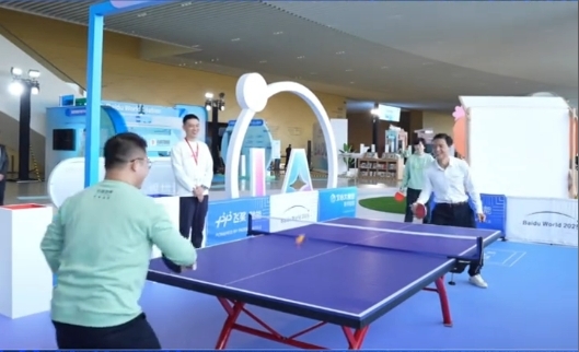 李彦宏秀乒乓球技能 AI 开启职场“彩虹屁”模式:是反手控制型选手插图 李彦宏秀乒乓球技能 AI 开启职场“彩虹屁”模式:是反手控制型选手